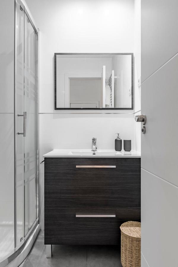 Cozy 2 Bedroom Apartment With Patio Madri Exterior foto