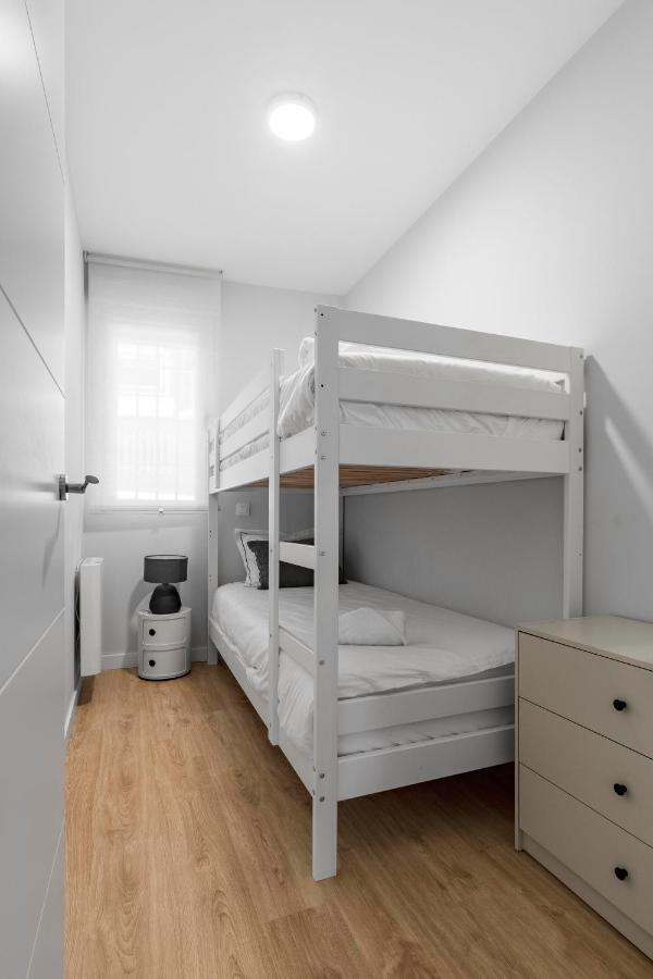 Cozy 2 Bedroom Apartment With Patio Madri Exterior foto